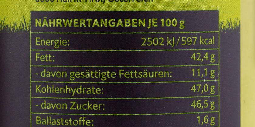 Neue Variante Nährwerte, gün-schwarzer Aufkleber auf der Produktrückseite