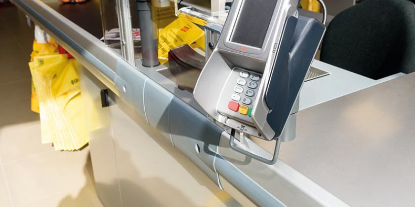Kartenzahlung in erreichbarer Höhe (Foto: REWE)