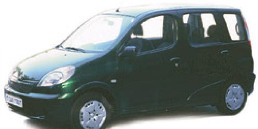 Toyota Yaris Verso 3