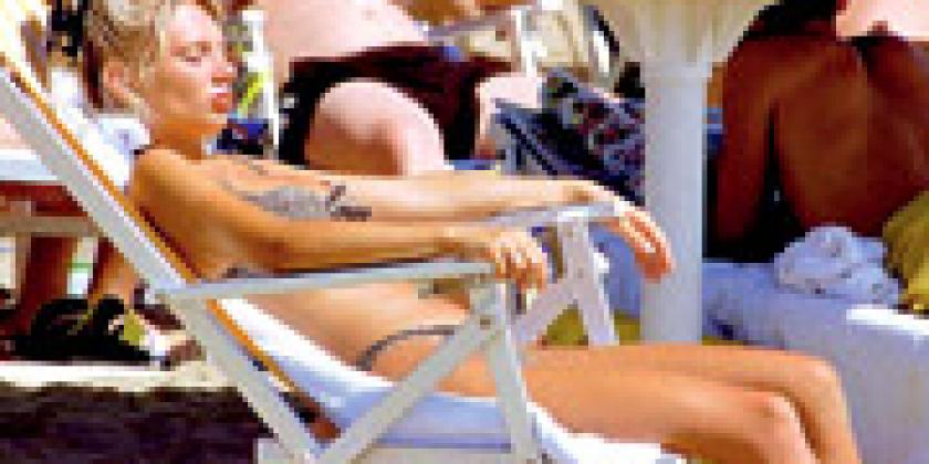 Frau Liegestuhl Strand Tourist Urlaub Frau Liegestuhl Strand Tourist Urlaub