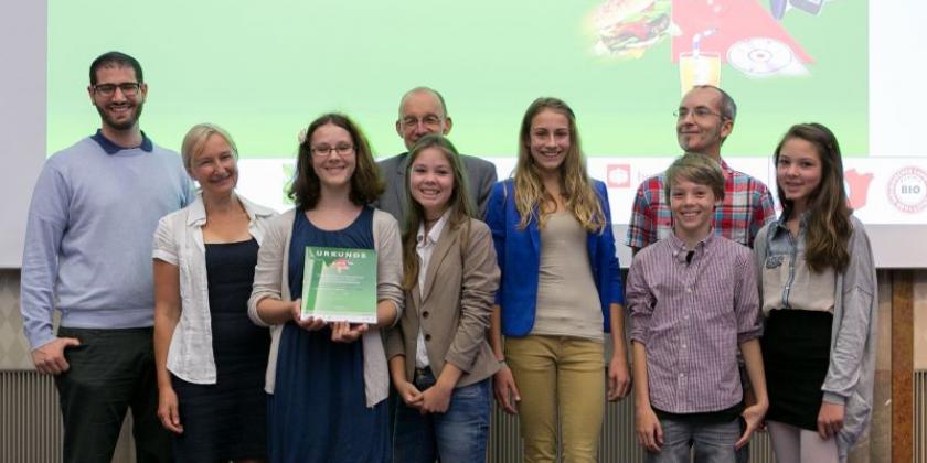 2. Platz, Altersgruppe 1997-2000: Vergleich von Tageszeitungen (Bild: Martina Draper)