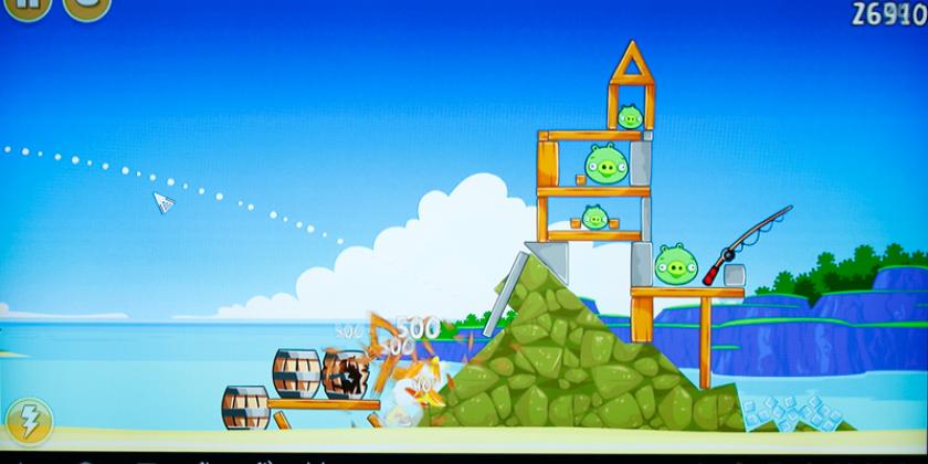 Angry Birds: Erst wenn man den Vogel wegschießt, geht das Bild mit und man sieht den gesamten Trefferbereich (Bild: VKI/E. Würth)