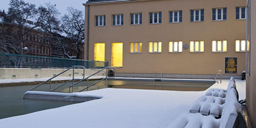 Wiener Sommerbad im Winter (Bild: Wenzel Müller)