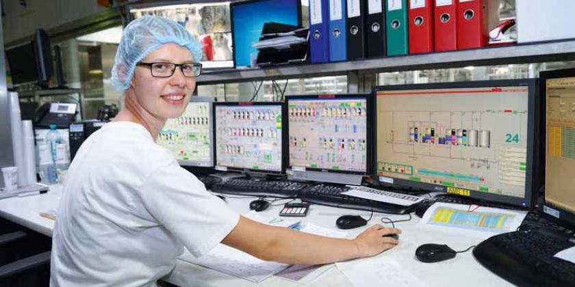 Buttererzeugung bei der NÖM: Schaltwarte am Kommandostand (Foto: NÖM)