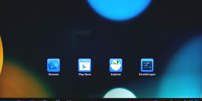 Nach dem erfolgreichen Starten des HDMI-Sticks gelangt man zu diesem Home-Startbildschirm. Will man zu den Apps, so muss man rechts oben in der Ecke auf die sechs Kästchen klicken. (Bild: VKI/E. Würth)