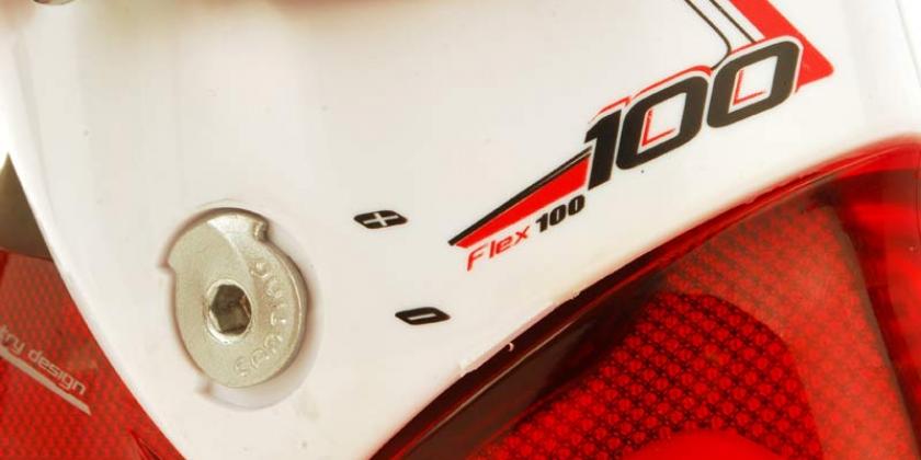 B Skischuh Schischuh 2 800px Canting-Verstellschraube Canting und Flexwert am Skischuh (Bild: Karl Schreiner/VKI)