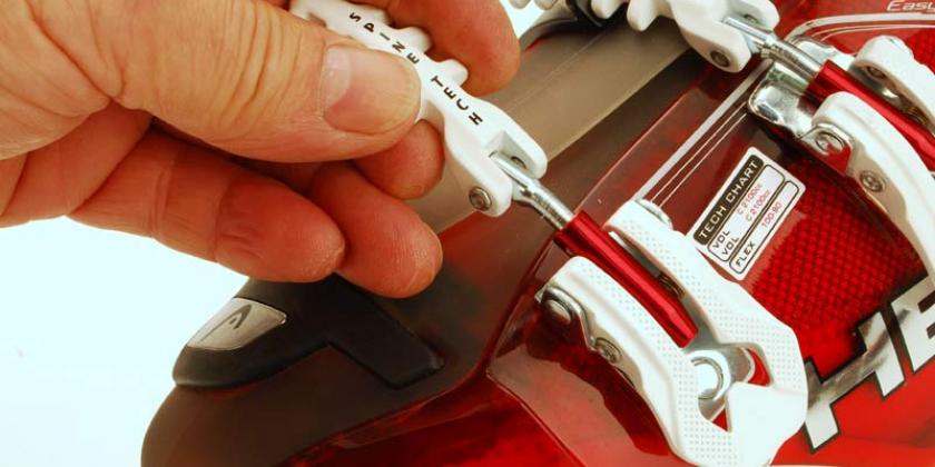 B Skischuh Schischuh 5 800px Schnalle Kipphebel, Rasterung, Feinjustierung (Bild: Karl Schreiner/VKI)