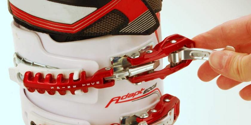 B Skischuh Schischuh 6 800px zusätzlicher Hebel Schaftschnalle mit zusätzlichem Hebel (Bild: Karl Schreiner/VKI)