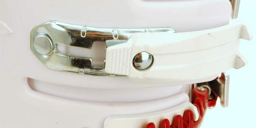 B Skischuh Schischuh 8 800px Schaftschnallen mit Schnellverstell Schaftschnallen mit Schnellverstellung (Bild: Karl Schreiner/VKI)