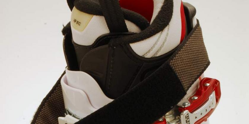 B Skischuh Schischuh 9 600px Powerstrap Schaftband mit Klettverschluss (Bild: Karl Schreiner/VKI)