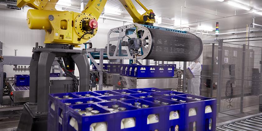 Gearbeitet wird im 2-Schicht-Betrieb. Bei entsprechender Kundennachfrage könne man auf 3 Schichten erhöhen. (Bild: Mitja Kobal/Greenpeace)