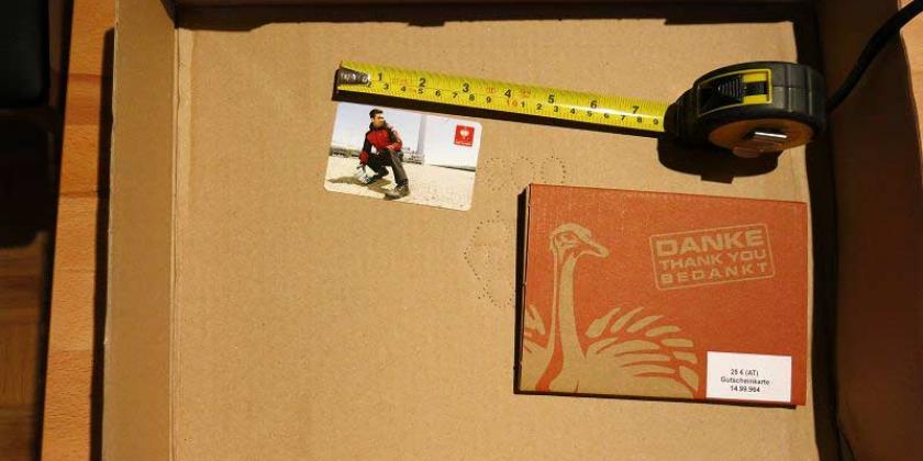 Großes Paket, kleiner Inhalt - genaugenommen fast gar kein Inhalt (Bild: Fotograf der Redaktion bekannt)