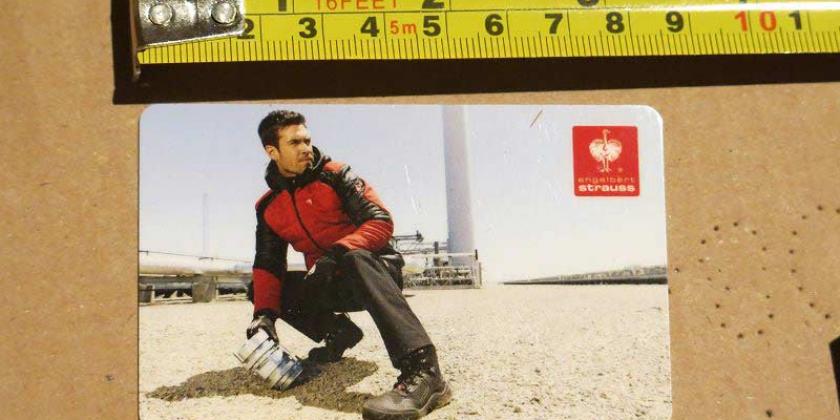 Großes Paket, kleiner Inhalt - genaugenommen fast gar kein Inhalt (Bild: Fotograf der Redaktion bekannt)