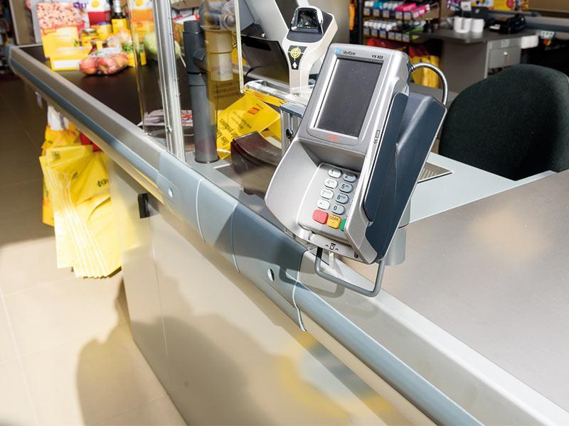 Kartenzahlung in erreichbarer Höhe (Foto: REWE)