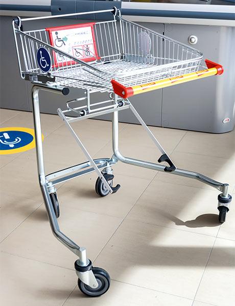 Einkaufswagen für Rollstuhlfahrer (Foto: REWE)