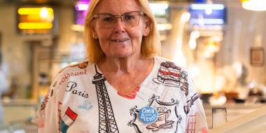 Portrait von Frau Helene im Lokal "Vollpension"