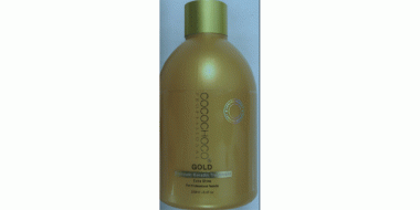 Goldfarbene Kunststoffflasche als Behälter für Haarpflege