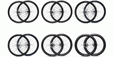 6 Fahrradlaufradpaare. 2 horizontale Reihen mit je 3. Die zwei Räder jedes Paares sind um einen Radius seitlich versetzt.