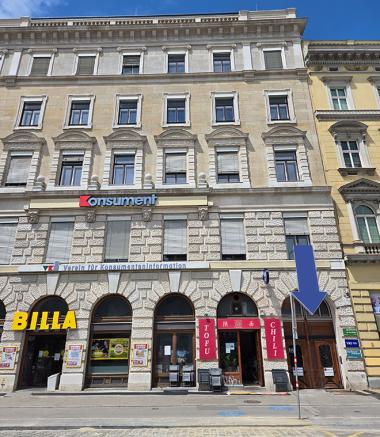 Straßenfoto vom Eingang in das VKI Gebäude