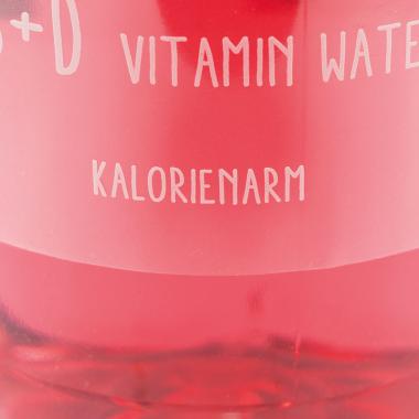 Die Auslobung auf dem Etikett des Spar enjoy Wake up Himbeer-Zitrone-Guarana