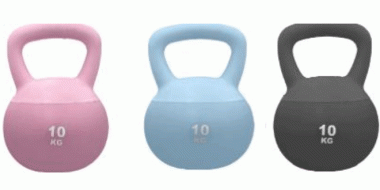 3 verschiedenfarbige Kettlebells mit je der Aufschrift 10 kg