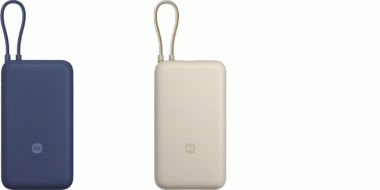 2 verschiedenfärbige Powerbanks mit integriertem Kabel als Schlaufe an der oberen kurzen Seite