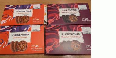 Vier Schachteln Kekse mit abgebildeten Florentinern. Je zwei Schachteln in Orange bzw. Dunkelrot.