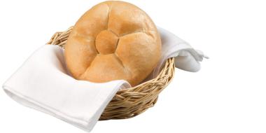 Knopfsemmel in kleinem Flechtkörberl auf weißer Serviette