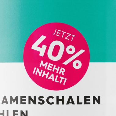 Die neue Auslobung auf der Dose BI Life Flohsamenschalen gemahlen Plus in weißer Schrift auf pinkem Hintergrund. 