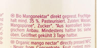 Die Zutatenliste des Höllinger Mango Nektars in pinker Schrift auf weißem Hintergrund. 