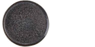 schwarzer Teller von oben auf weißem Untergrund