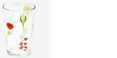 transparentes Trinkglas mit Blumenmotiven
