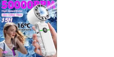 Werbung für einen tragbaren, weißen Mini‑Ventilator mit Display. Hervorgehoben werden „50000 RPM“, „15H Max Using Time“ und ein Luftstrom von „16°C Ice cold wind“. Der Ventilator wird in einer Hand gehalten und bläst blaue Kaltluft-Effekte nach außen. Links sieht man eine Person, die den Ventilator am Kragen befestigt trägt. Unten steht „135° Foldable“.