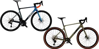 vor weißem Hintergrund links oben ein Rennrad in Dark Sea+Blue, rechtsunten ein Gravelbike in Cargo Green matt