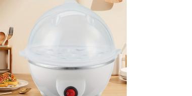 kugelförmiger weißer Eierkocher mit transparentem Deckel in Küchenumgebung