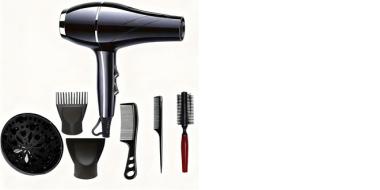 Schwarzer Haartrockner mit glänzender Oberfläche, kombiniert mit mehreren Zubehörteilen. Neben dem Föhn liegen ein Diffusor, zwei schmale Stylingdüsen, ein Kamm, eine Rundbürste, eine Skelettbürste sowie ein Stielkamm. Alle Teile sind übersichtlich auf hellem Hintergrund angeordnet und zeigen ein komplettes Set zum Trocknen, Stylen und Formen von Haaren.