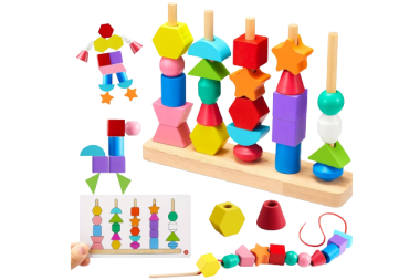 Ein buntes Holzspielzeug für Kinder mit mehreren Steckstäben und verschieden geformten Bausteinen. Die farbigen Elemente wie Sterne, Würfel, Kreise und Sechsecke können auf die Stäbe gesteckt und sortiert werden. Das Motorikspiel fördert Geschicklichkeit, Farben- und Formerkennung. Zusätzlich sind Beispielkarten und lose Steckteile abgebildet.