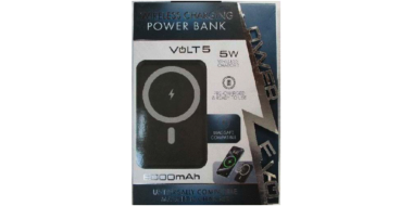 Auf dem Bild ist die Verpackung einer tragbaren Powerbank zu sehen. Vorderseitig dominieren die Farben Blau, Schwarz und Weiß. Oben steht „WIRELESS CHARGING POWER BANK“. Darunter sind Angaben wie „VOLT5“, „5W“ und ein kreisförmiges Ladesymbol mit Blitz dargestellt. Weiter unten ist „5000mAh“ angegeben. Rechts verläuft dekorativ ein Blitzmotiv mit dem Schriftzug „POWER“. Kleine Produktbilder zeigen die Funktion im Einsatz.