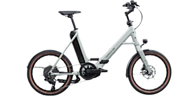 Helles Falt-E-Bike von der Seite vor weißem Hintergrund
