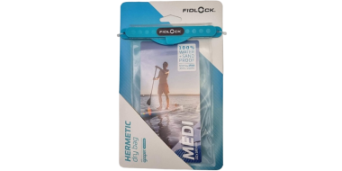 Wasserdichte Smartphone-Schutzhülle der Marke FIDLOCK in einer Verkaufsverpackung. Die Verpackung ist in Weiß und Blau gestaltet und zeigt die transparente Hülle mit blauem Verschlussband. Auf dem Produktfoto ist eine Person auf einem Stand-up-Paddle-Board auf dem Wasser zu sehen. Sichtbare Aufschriften sind unter anderem „HERMETIC dry bag“, „MEDI“ sowie „100% WATER AND SAND PROOF“.