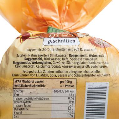 Spar Roggenmischbrot: Auf der Verpackungsrückseite befindet sich ein Hinweis auf Spuren von Rohstoffen tierischen Ursprungs. (Bild: VKI)