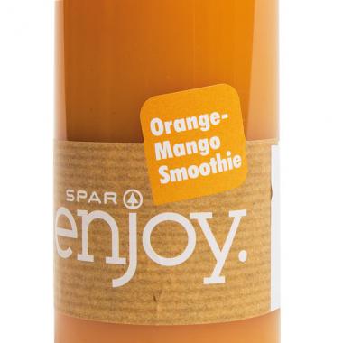 Spar enjoy Orange-Mango Smoothie: "Orange-Mango Smoothie" steht als Geschmacksrichtung groß auf der Flasche. (Bild: U. Romstorfer/VKI)