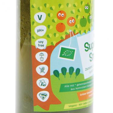 Veganz Super Green Smoothie: Die auf der linken Seite angeführten bildlichen Darstellungen sind nirgends erklärt. Was bedeuten diese Piktokgramme? Das Unternehmen hat eine Änderung der Etiketten angekündigt. (Bild: K. Schreiner/VKI)