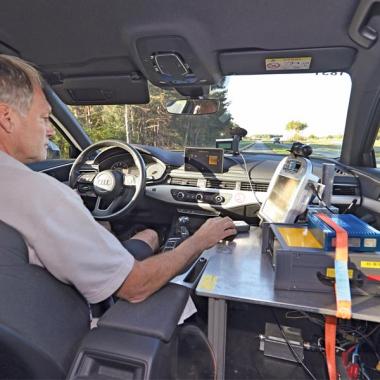 Umfangreich: 28 Reifen je Modell wurden gekauft und auf Teststrecken und Prüfständen genau unter die Lupe genommen. (Bild: ADAC / isp-grube)