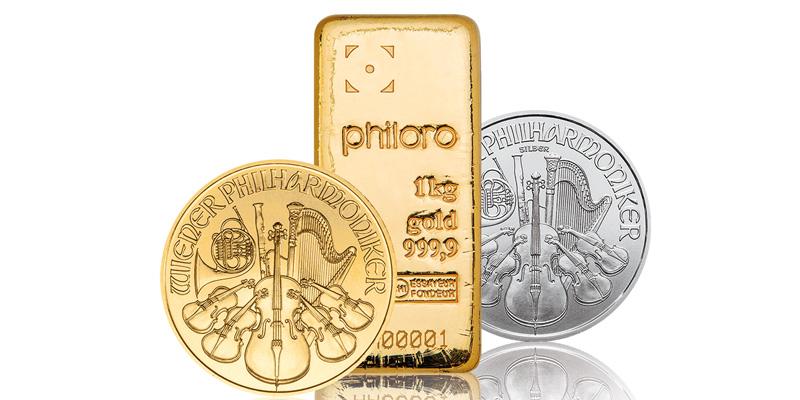 Gold kaufen - Edelmetall als Anlage: Rückseite eines Wiener Philharmoniker in Silber leicht verdeckt von einem 1-kg-Goldbarren von philoro, der leicht verdeckt von der Rückseite eines Wiener Philharmoniker in Gold