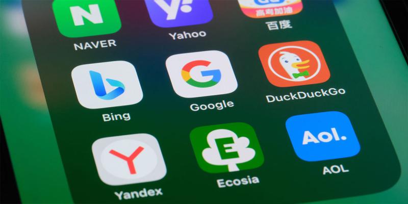 Smartphone Display Suchmaschinen und Firmenlogos