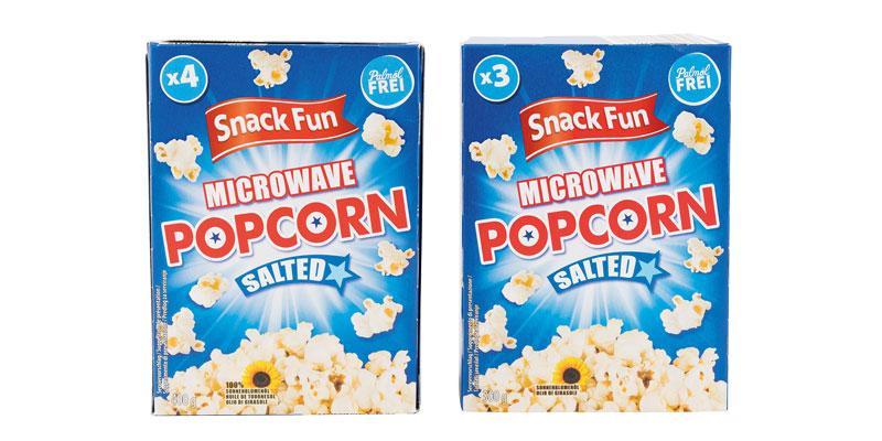 Die alte und neue Verpackung des Snack Fun Microwave Popcorn im Vergleich nebeneinander vor weißem Hintergrund. 