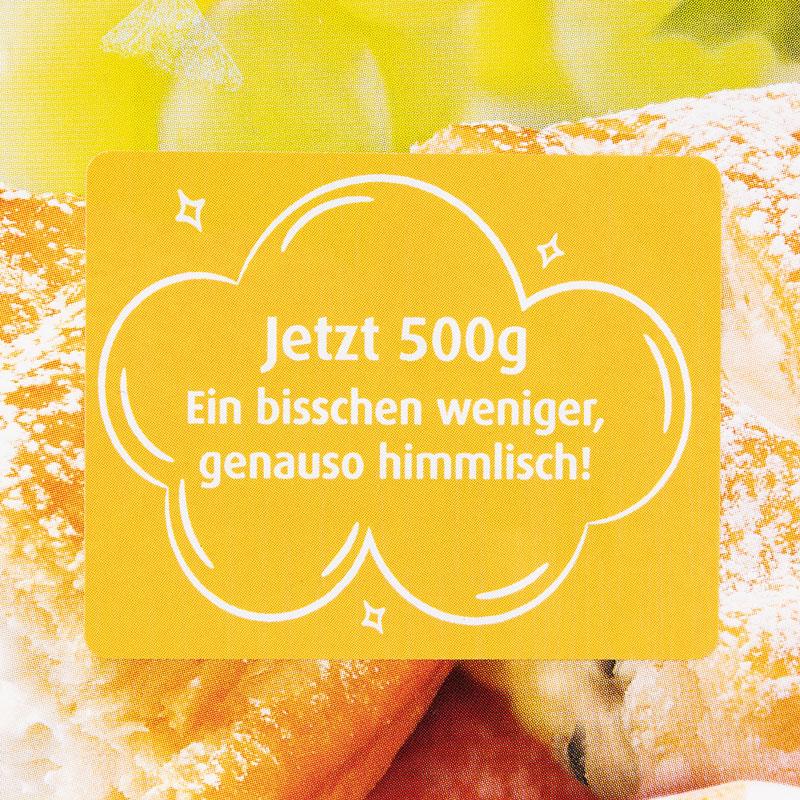 Gelber Aufkleber mit den Worten Jetzt 500 Gramm. Ein bisschen weniger, genauso himmlisch! deutlich am Produkt ersichtlich