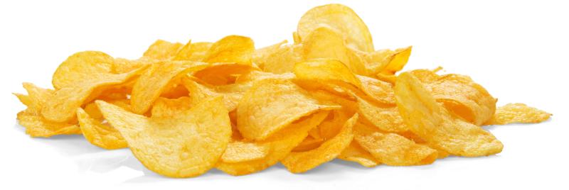 nur Kartoffelchips vor weißem Hintergrund