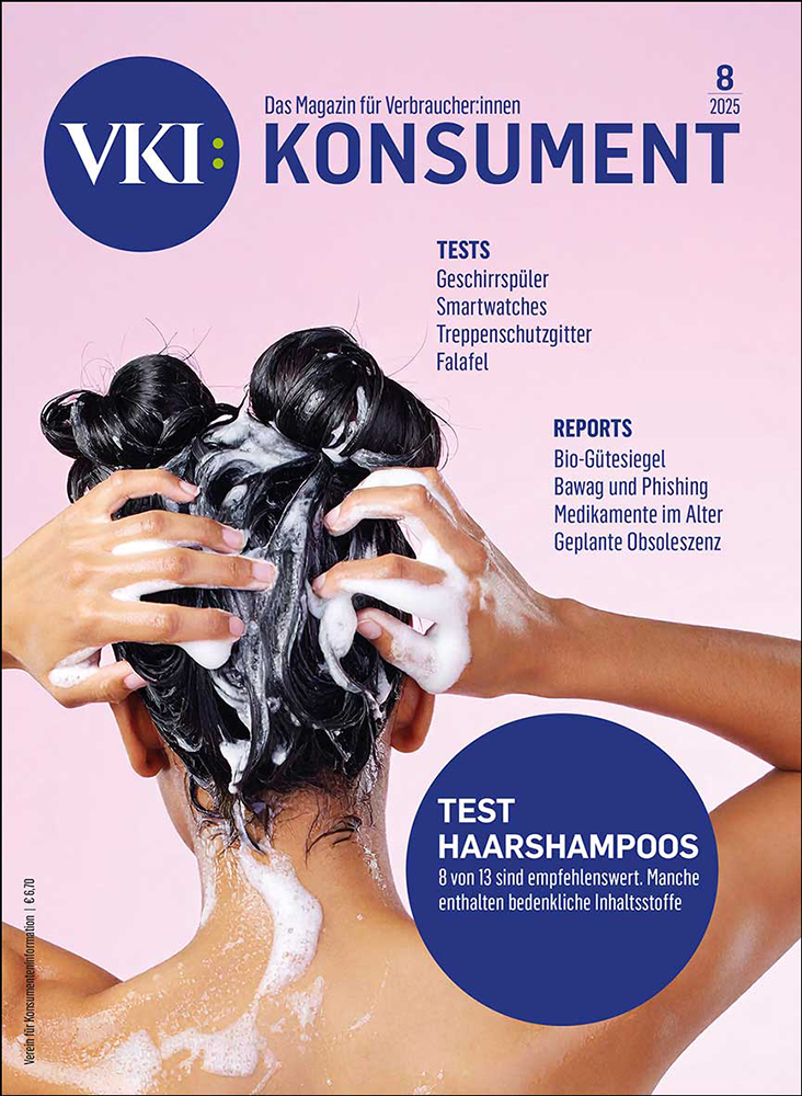 Konsument-Cover zeigt einen Frauenkopf mit Haarshampoo